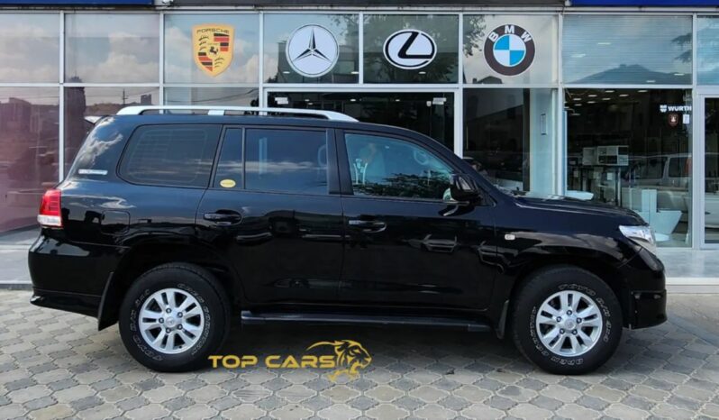 Toyota LANDCRUISER LC200 2011 full